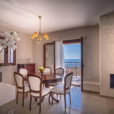 Sleeps 7 Pool Air Con Wifi * Vasilikí