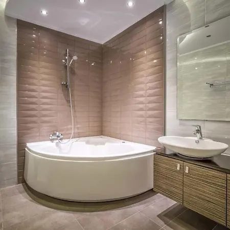 Sleeps 7 Pool Air Con Wifi Villa